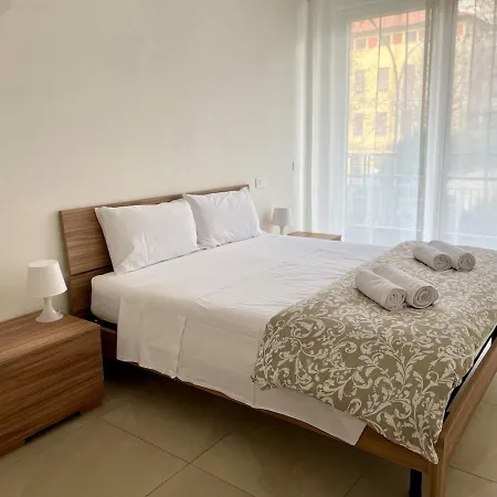 Modern Near With Elevator And Air Conditioning * Como